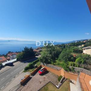 OPATIJA, CENTAR -  stan s garažom u finoj gradnji s prekrasnim pogledom na cijeli Kvarnerski zaljev