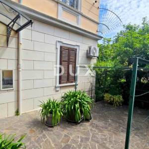 OPATIJA, CENTAR - Stan u austrougarskoj vili, 150 m od mora, 63m2