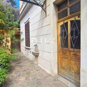 OPATIJA, CENTAR - Stan u austrougarskoj vili, 150 m od mora, 63m2