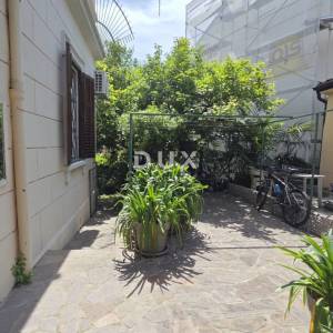 OPATIJA, CENTAR - Stan u austrougarskoj vili, 150 m od mora, 63m2