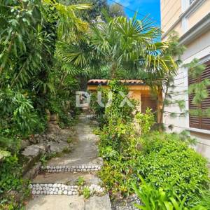 OPATIJA, CENTAR - Stan u austrougarskoj vili, 150 m od mora, 63m2