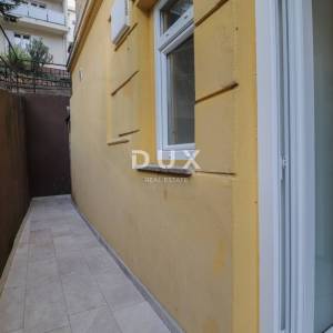 OPATIJA, CENTAR - studio apartman u povijesnoj vili drugi red do mora, UREĐEN!