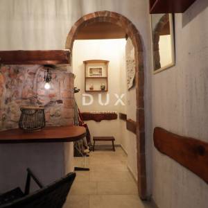 OPATIJA, CENTAR - studio apartman u povijesnoj vili drugi red do mora, UREĐEN!
