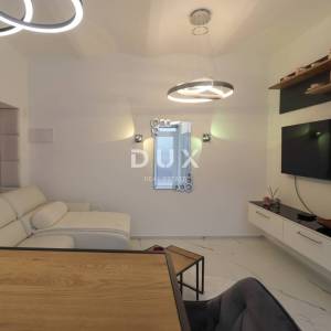 OPATIJA, CENTAR - studio apartman u povijesnoj vili drugi red do mora, UREĐEN!