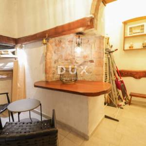 OPATIJA, CENTAR - studio apartman u povijesnoj vili drugi red do mora, UREĐEN!