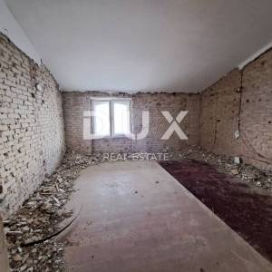 OPATIJA, LOVRAN- austrougarska villa- hotel 700m2 za adaptaciju 2.RED DO MORA + okoliš 1000m2