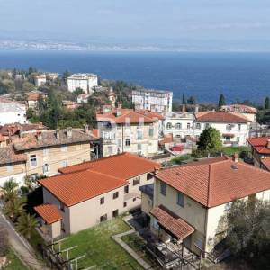 OPATIJA, LOVRAN - etaža u novogradnji samo 250 metara od mora s pogledom na more, TOP prilika u stilu nove vile