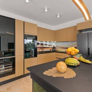 OPATIJA, MATULJI – Luksuzna villa s infinity bazenom, saunom i panoramskim pogledom na more