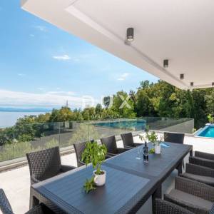 OPATIJA, MATULJI – Luksuzna villa s infinity bazenom, saunom i panoramskim pogledom na more