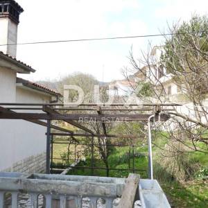 OPATIJA, MATULJI- samostojeća kuća 420m2 + pomoćna zgrada 181m2 + okućnica 1700m2