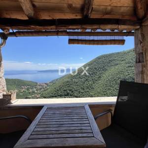 OPATIJA, MOŠĆENIČKA DRAGA – Ekskluzivno renovirana kamena kuća sa spektakularnim pogledom na more i potpunom privatnošću