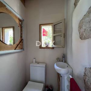 OPATIJA, MOŠĆENIČKA DRAGA – Ekskluzivno renovirana kamena kuća sa spektakularnim pogledom na more i potpunom privatnošću