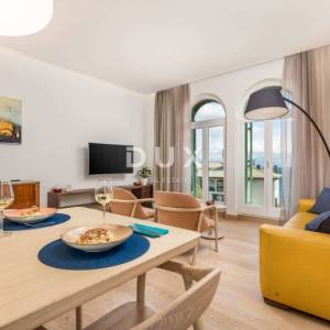 OPATIJA- novouređen stan u villi 80m2, DB+3S, 2. kat s prekrasnim pogledom na more + parking 