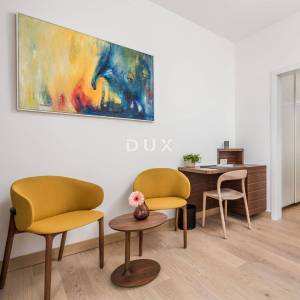 OPATIJA- novouređen stan u villi 80m2, DB+3S, 2. kat s prekrasnim pogledom na more + parking 