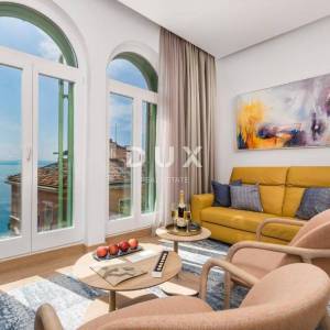 OPATIJA- novouređen stan u villi 80m2, DB+3S, 2. kat s prekrasnim pogledom na more + parking 