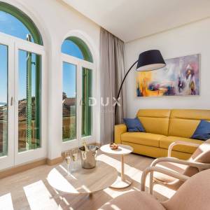 OPATIJA- novouređen stan u villi 80m2, DB+3S, 2. kat s prekrasnim pogledom na more + parking 