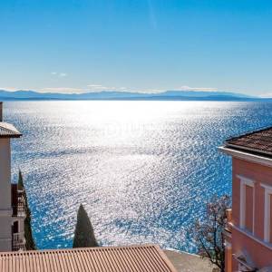 OPATIJA- novouređen stan u villi 80m2, DB+3S, 2. kat s prekrasnim pogledom na more + parking 