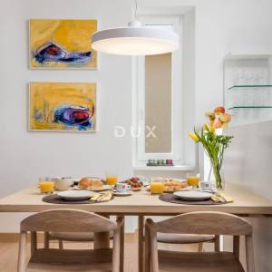 OPATIJA- novouređen stan u villi 80m2, DB+3S, 2. kat s prekrasnim pogledom na more + parking 
