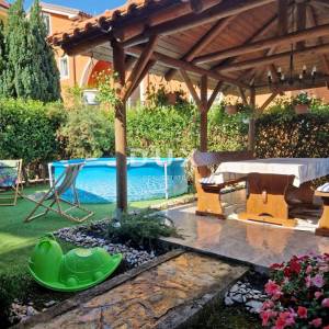 OPATIJA, OPRIĆ - Pogled na more i vrt za uživanje, 2SDB 74m2