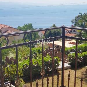 OPATIJA, OPRIĆ - Pogled na more i vrt za uživanje, 2SDB 74m2