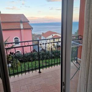OPATIJA, OPRIĆ - Pogled na more i vrt za uživanje, 2SDB 74m2
