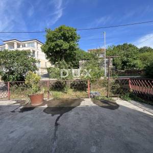 OPATIJA, POBRI - Dvojna kuća na mirnoj lokaciji s pogledom na more