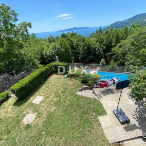 OPATIJA, POLJANE - Dugoročni najam kuće s bazenom i pogledom na more