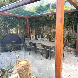 OPATIJA, POLJANE - Dugoročni najam kuće s bazenom i pogledom na more