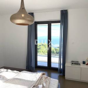 OPATIJA, POLJANE - Dugoročni najam kuće s bazenom i pogledom na more
