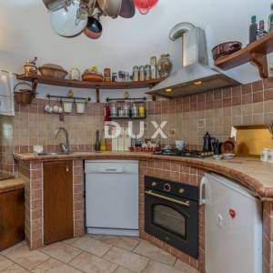 OPATIJA, POLJANE  - dvije kuće, 223m2 i okućnica s bazenom