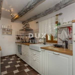 OPATIJA, POLJANE  - dvije kuće, 223m2 i okućnica s bazenom