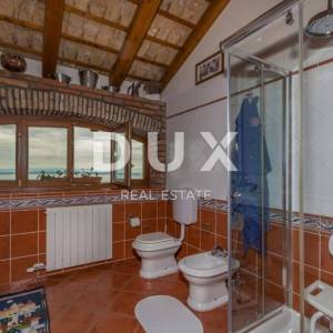 OPATIJA, POLJANE  - dvije kuće, 223m2 i okućnica s bazenom