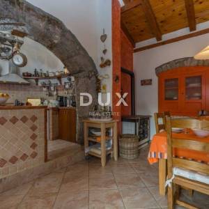 OPATIJA, POLJANE  - dvije kuće, 223m2 i okućnica s bazenom