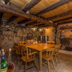 OPATIJA, POLJANE  - dvije kuće, 223m2 i okućnica s bazenom