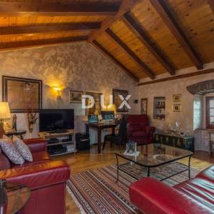 OPATIJA, POLJANE  - dvije kuće, 223m2 i okućnica s bazenom