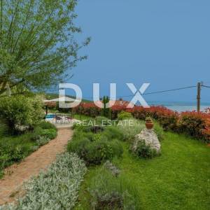 OPATIJA, POLJANE  - dvije kuće, 223m2 i okućnica s bazenom