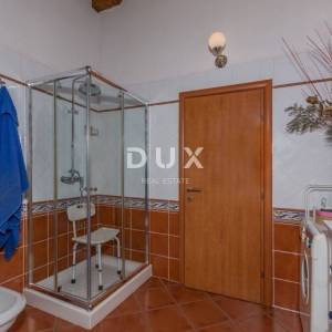 OPATIJA, POLJANE  - dvije kuće, 223m2 i okućnica s bazenom