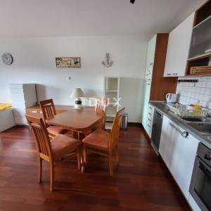 OPATIJA - stan 46m2  s prekrasnim pogledom na more, 1.kat. DB+1S, lift za najam