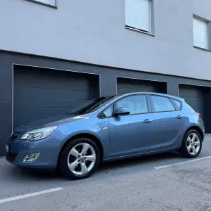 OPEL ASTRA /67tkm/prvi vlasnik/HR auto/dvozonska klima/odličan/