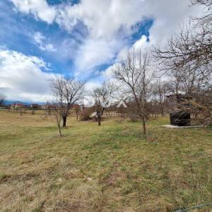 OTOČAC, PODUM - Prostrano imanje s 9.000 m² zemljišta