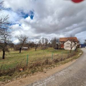 OTOČAC, PODUM - Prostrano imanje s 9.000 m² zemljišta