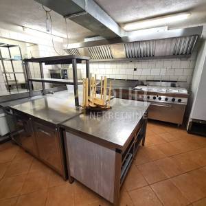 Otok Cres, grad Cres, 152m2 - prostor ugostiteljske namjene