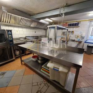 Otok Cres, grad Cres, 152m2 - prostor ugostiteljske namjene