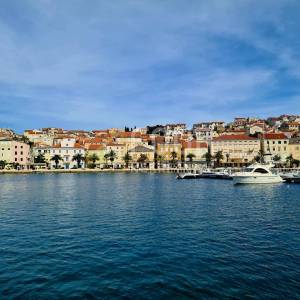 Otok Cres, grad Cres, 152m2 - prostor ugostiteljske namjene