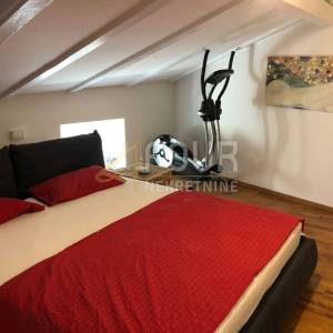 Otok Cres, grad Cres, kuća - restoran + apartmani + stan