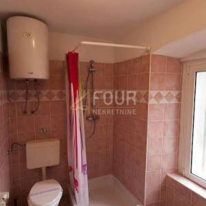 Otok Cres, grad Cres, kuća - restoran + apartmani + stan