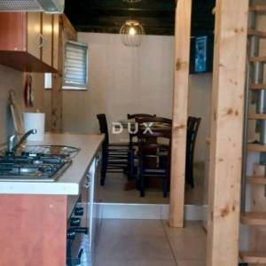 OTOK IŽ, VELI IŽ – Autentična renovirana kamena kuća u staroj jezgri, 70m od mora
