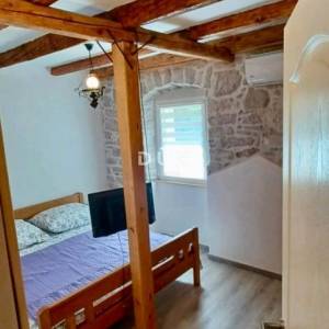 OTOK IŽ, VELI IŽ – Autentična renovirana kamena kuća u staroj jezgri, 70m od mora