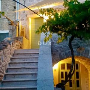 OTOK IŽ, VELI IŽ – Autentična renovirana kamena kuća u staroj jezgri, 70m od mora