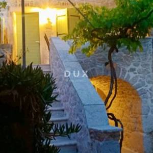OTOK IŽ, VELI IŽ – Autentična renovirana kamena kuća u staroj jezgri, 70m od mora